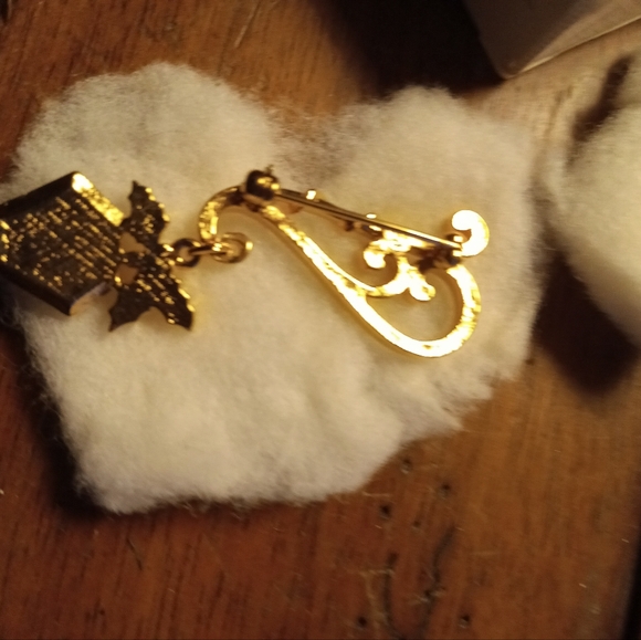 Vintage Lantern Light diamond gold tone Brooch.nib dated 1991 named winter glow - Picture 11 of 12